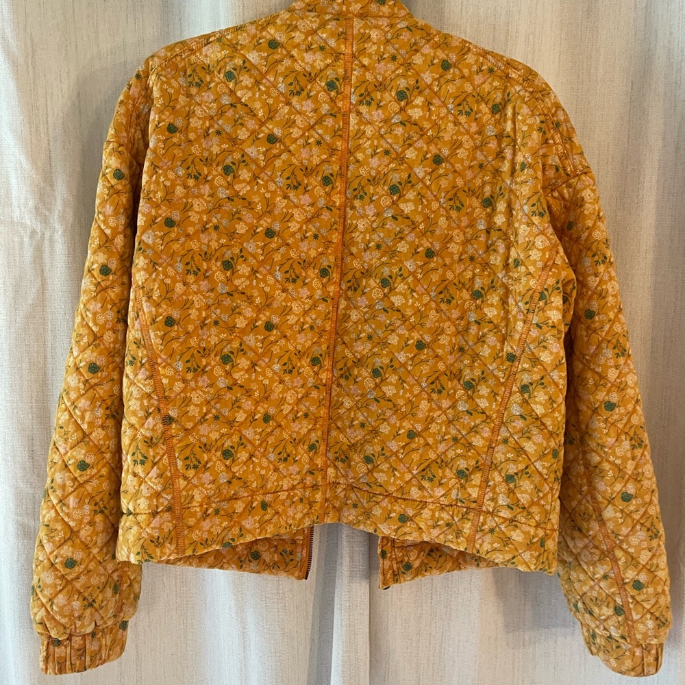 Adorable, colorful cropped quilted jacket by Sonoma / yellow floral size medium - Picture 9 of 9